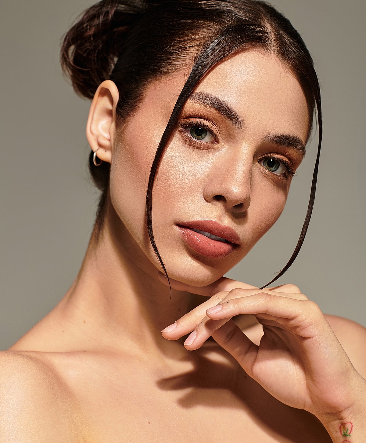 Model with elegant pose and natural makeup.